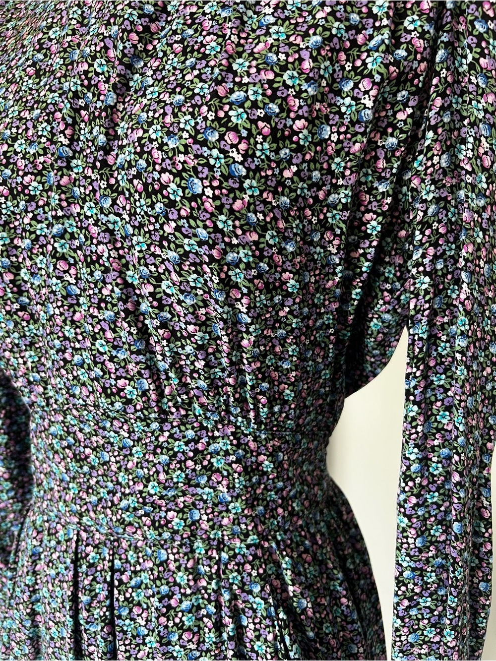 Vintage-Inspired Floral Midi Dress in Black and Multicolor - Picture 3 of 12